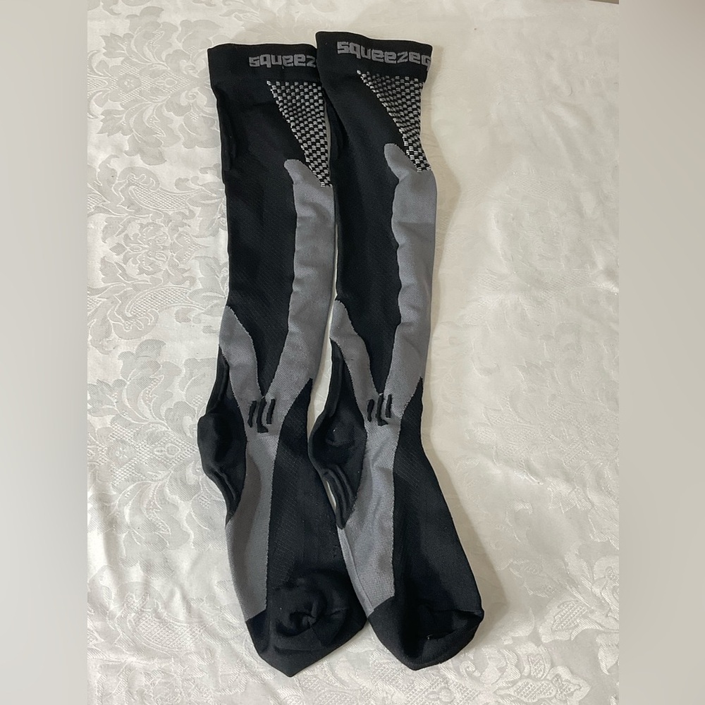 Squeeze Gear Compression Socks Size XXXL /Black&gray 1 Pair. NWOT